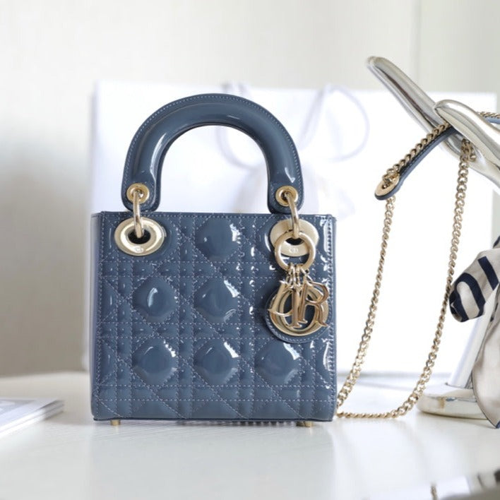 スカイエーゲブルーのカナージュ柄のレディ17