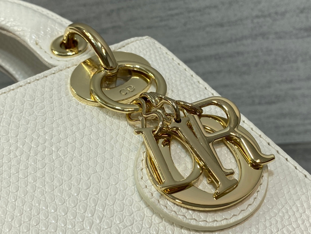 ミニ レディ 17 バッグ（ホワイトエンボス加工ラムスキン、ゴールド留め具付き）