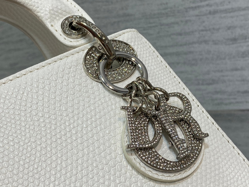 ミニ レディ 17 バッグ（ホワイトエンボス加工ラムスキン、シルバー留め具付き）