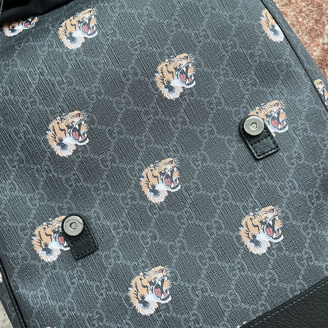 タイガープリント ミディアム バックパック 43 ブラック キャンバス＆レザートリム