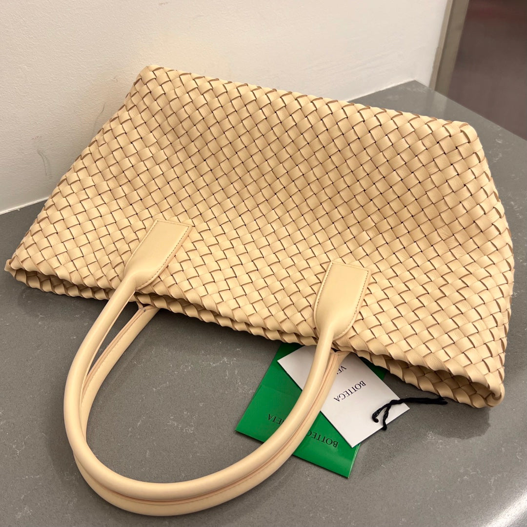 スモール カバット 32 インチ クリーム ラムスキン