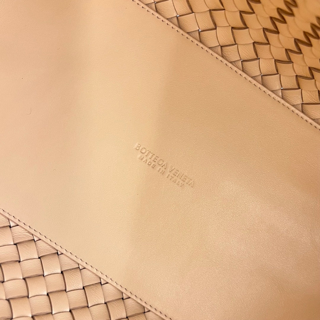 スモール カバット 32 インチ クリーム ラムスキン