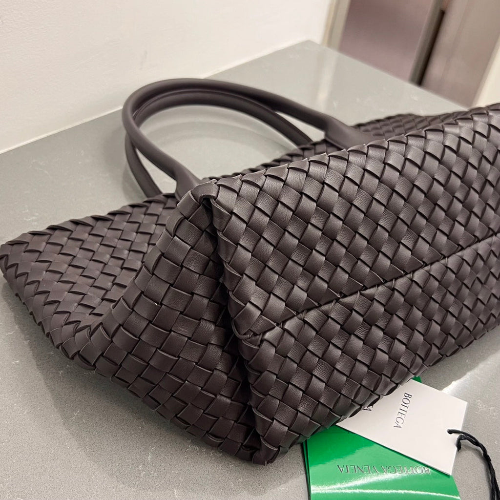 SMALL CABAT 32 IN HICKORY BROWN LAMBSKIN