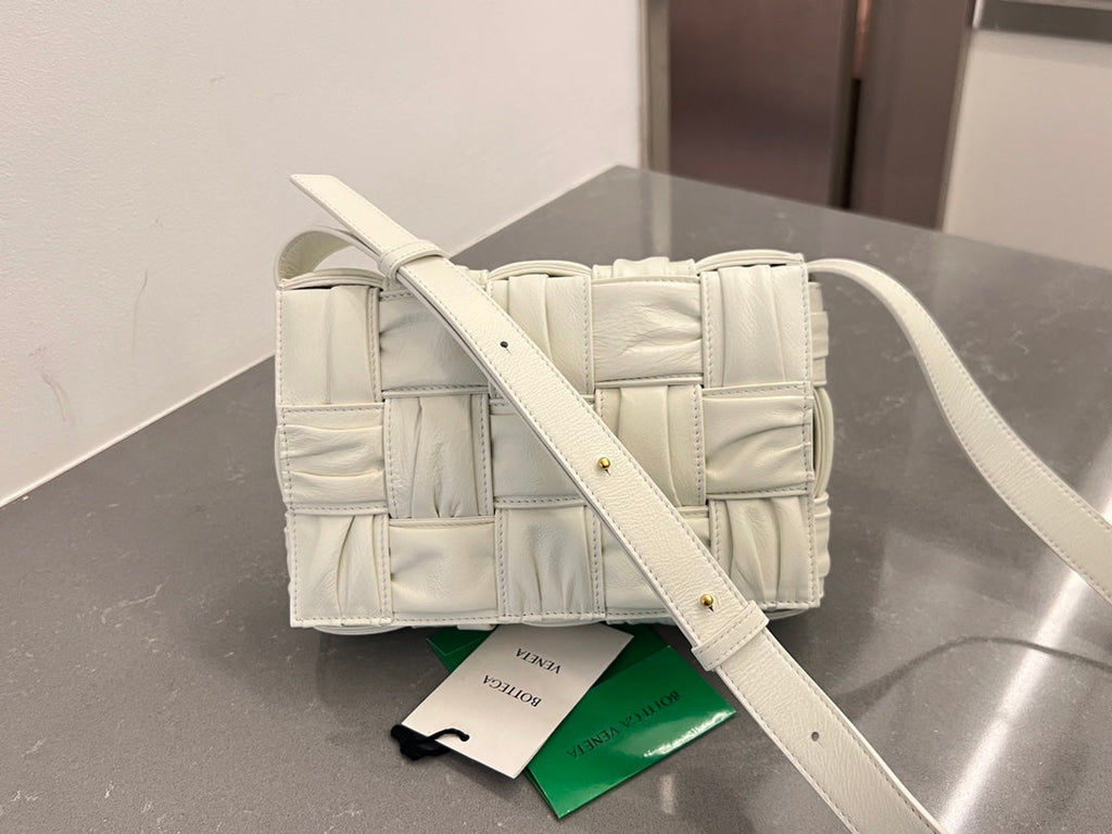 カセット 28 ホワイト ソフトラムスキン