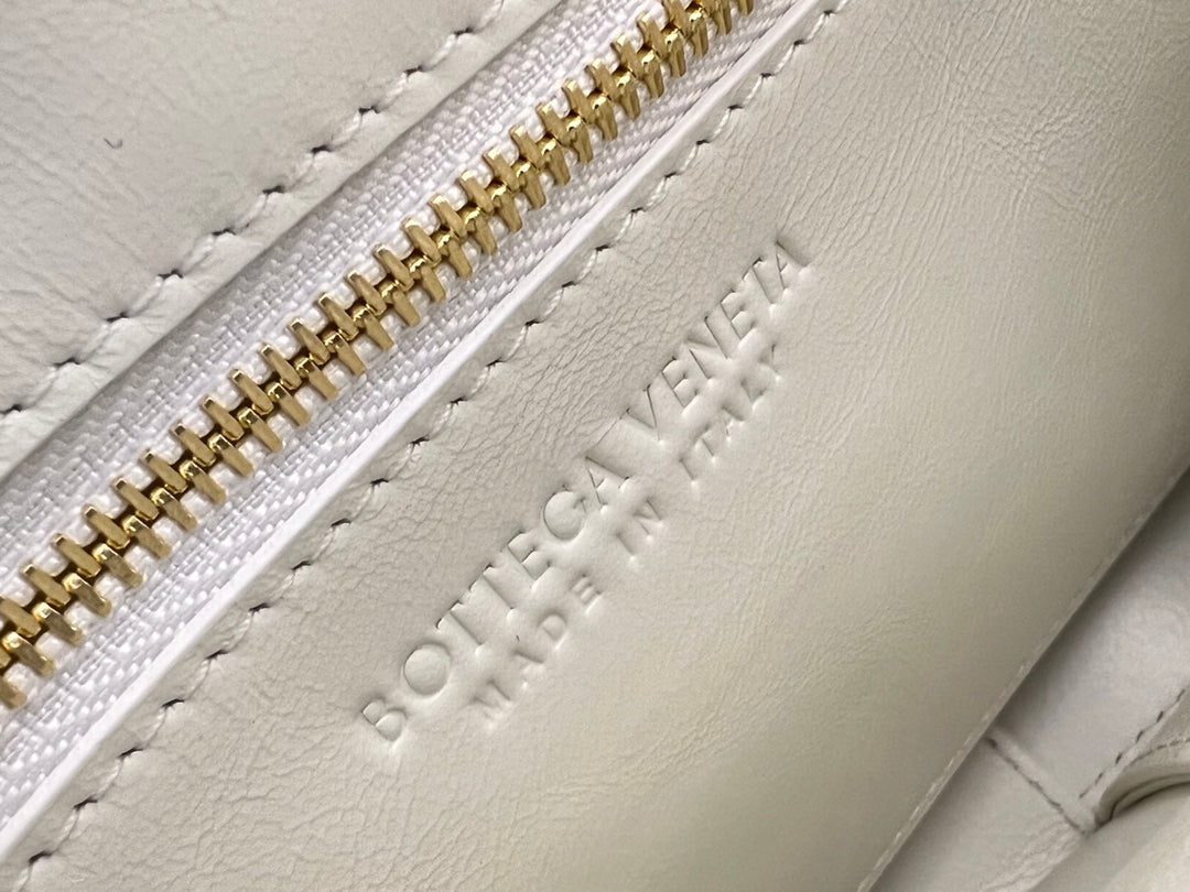 カセット 28 ホワイト ソフトラムスキン