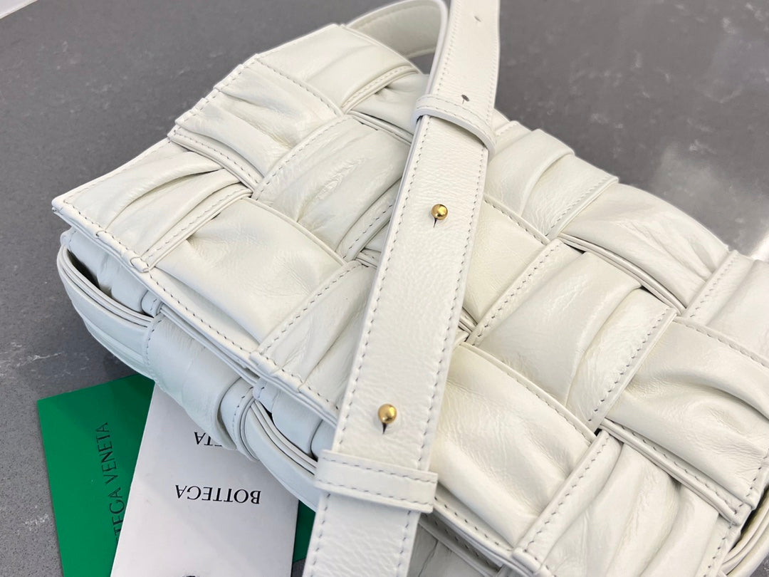 カセット 28 ホワイト ソフトラムスキン