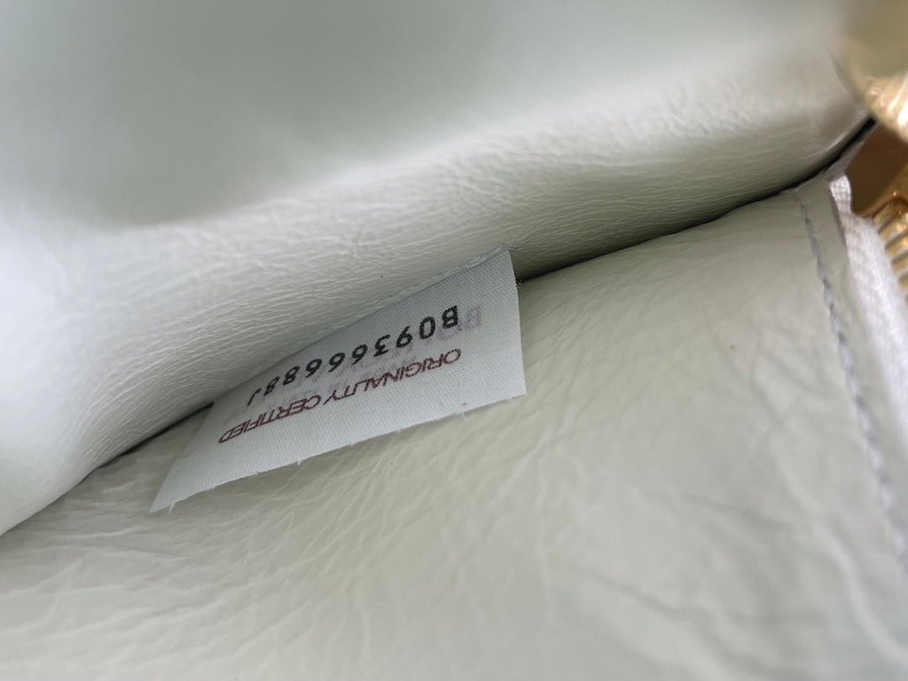 カセット 28 ホワイト ソフトラムスキン