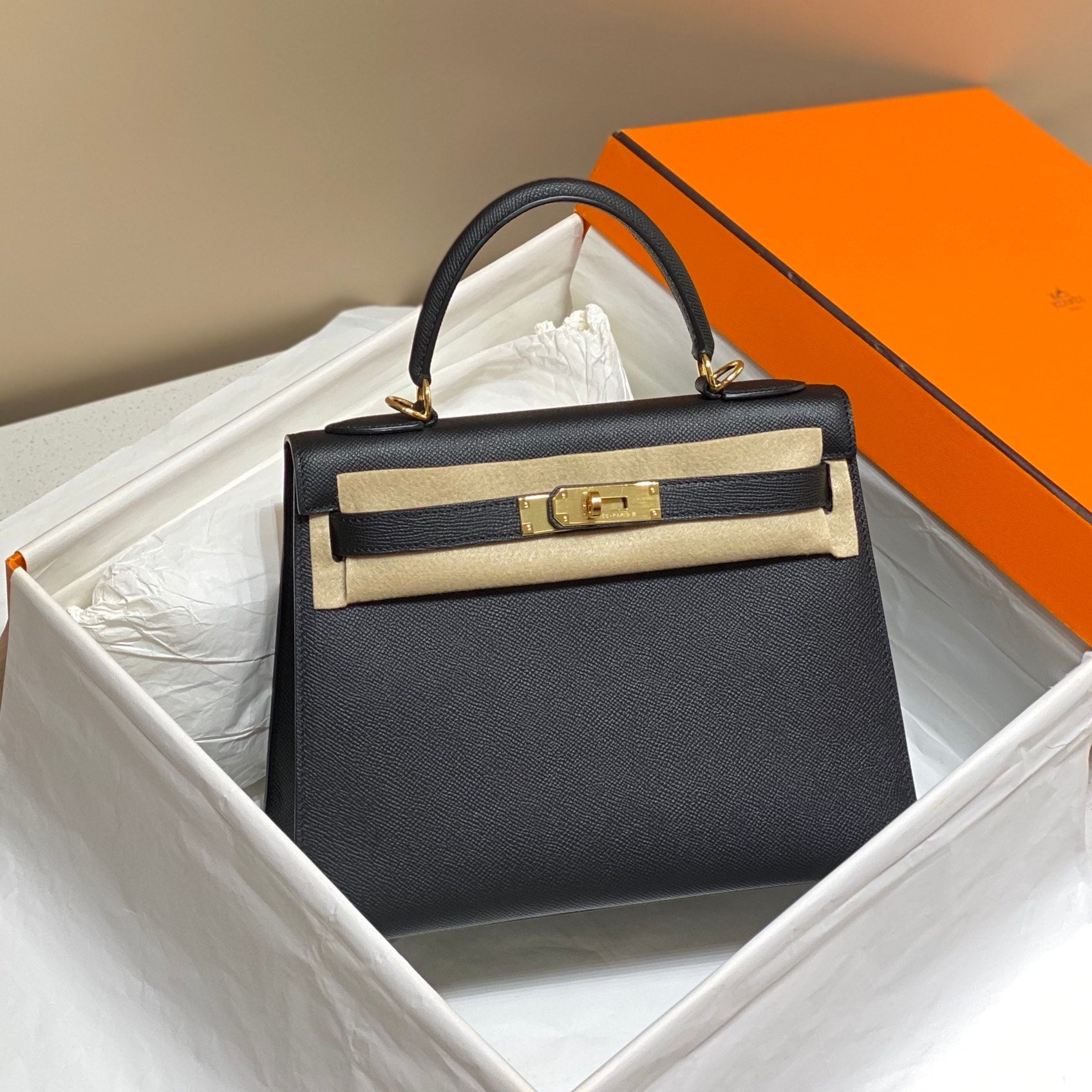 ケリー 28cm ノワール エプソム カーフスキン ゴールド金具