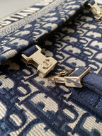 ミディアム ディオールキャンプ バッグ 28 オブリーク ブルー エンブロイダリー