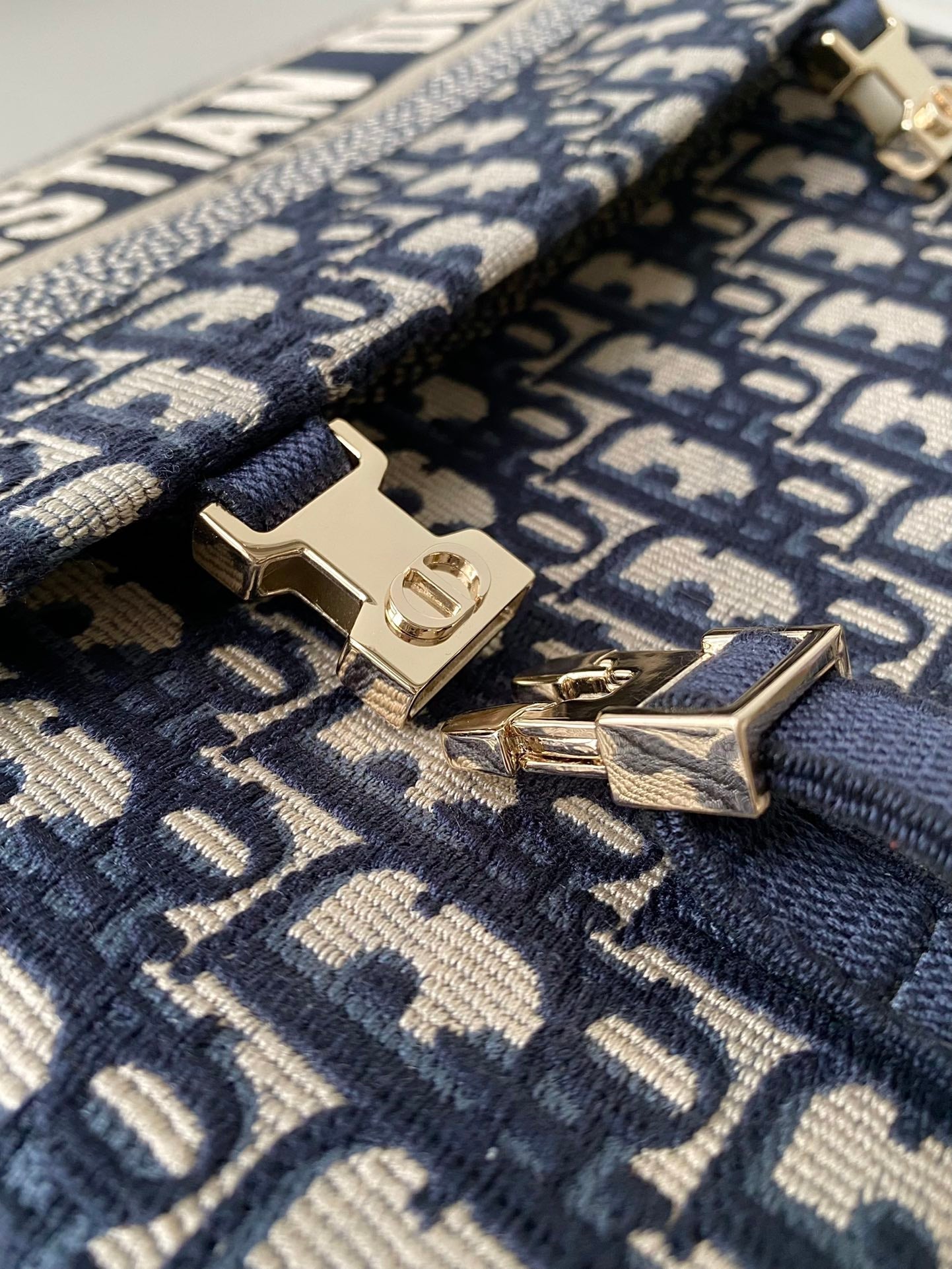 ミディアム ディオールキャンプ バッグ 28 オブリーク ブルー エンブロイダリー