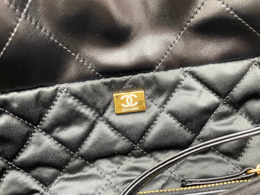 CC ミディアム 37 ハンドバッグ（ブラックカーフスキン、ゴールド金具）