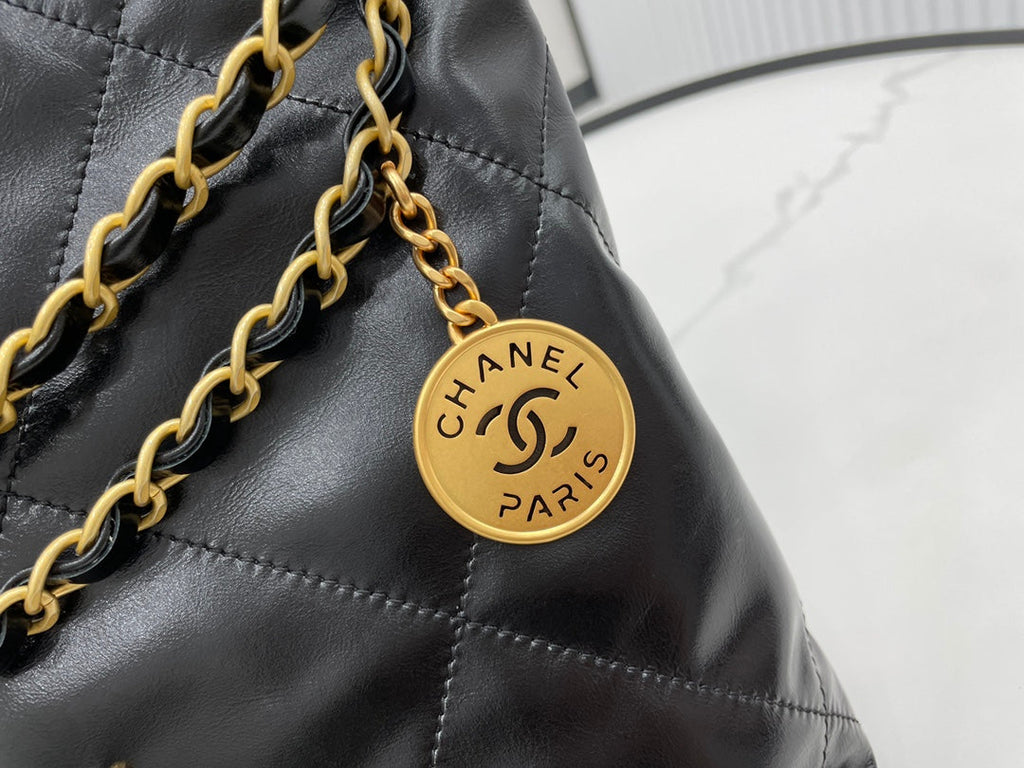 CC ミディアム 37 ハンドバッグ（ブラックカーフスキン、ゴールド金具）