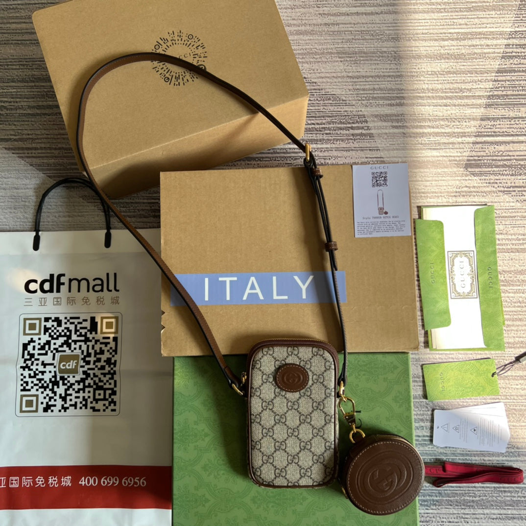 ブラウンカーフスキンとベージュキャンバスのミニバッグ17