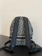 斜めジャカードのトラベルバックパック41