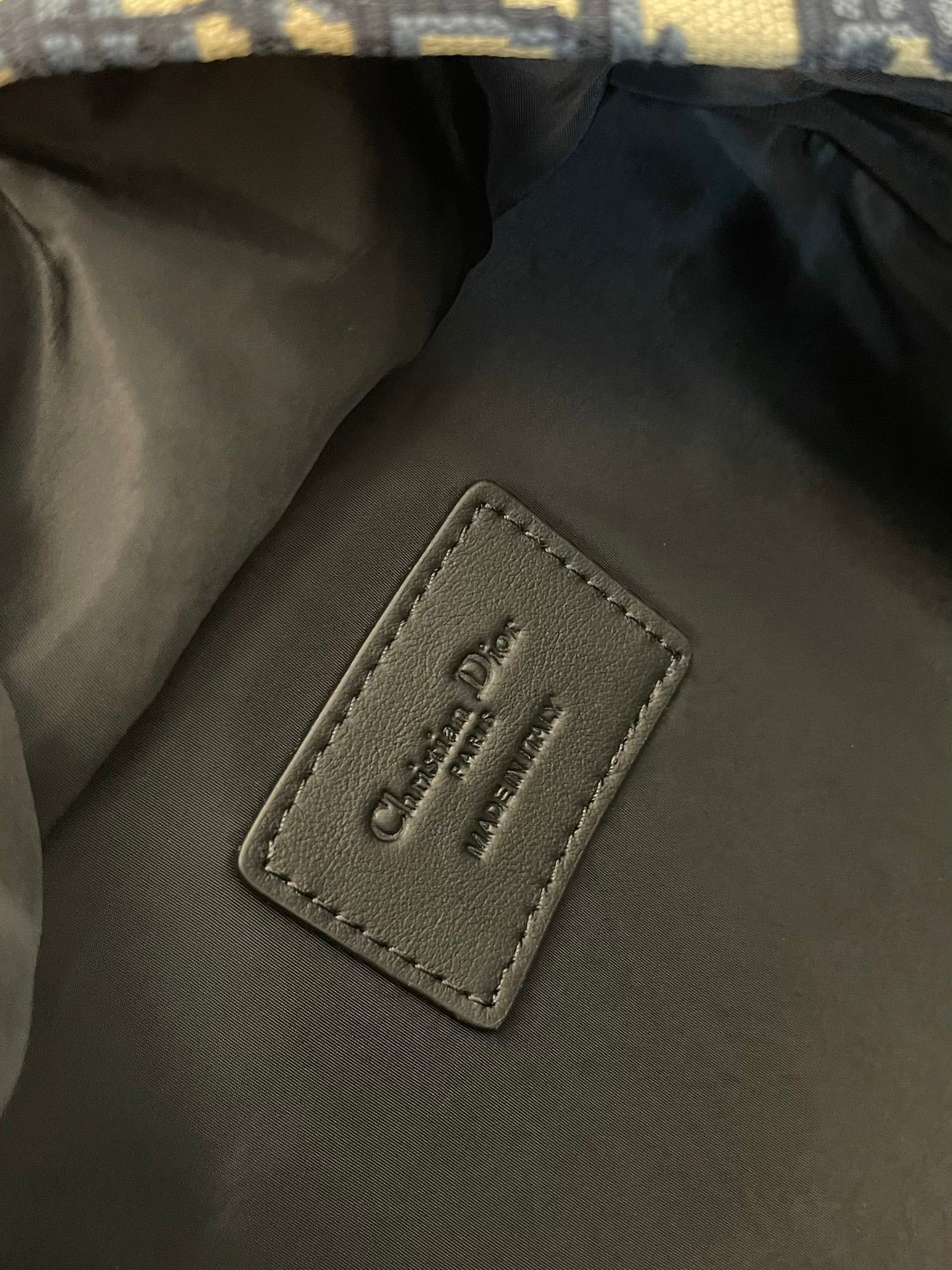 斜めジャカードのトラベルバックパック41