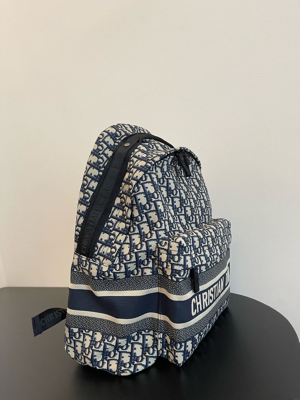 斜めジャカードのトラベルバックパック41