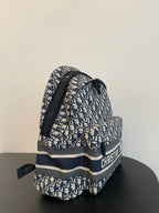 斜めジャカードのトラベルバックパック41