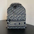 斜めジャカードのトラベルバックパック41