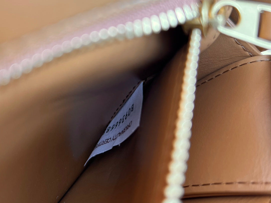 カセット 28 ミディアムブラウン ソフトラムスキン