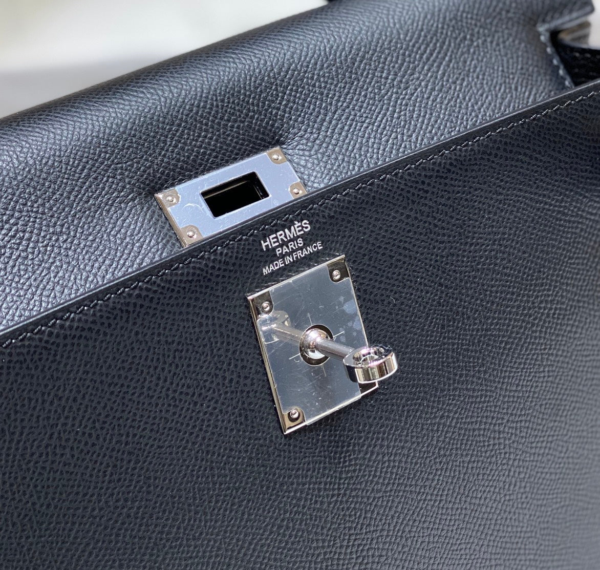 KELLY 28CM IN NOIR EPSOM CALFSKIN SILVER HARDWARE