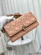 レディチェーンバッグ 21 アーモンドベージュ ラムスキン