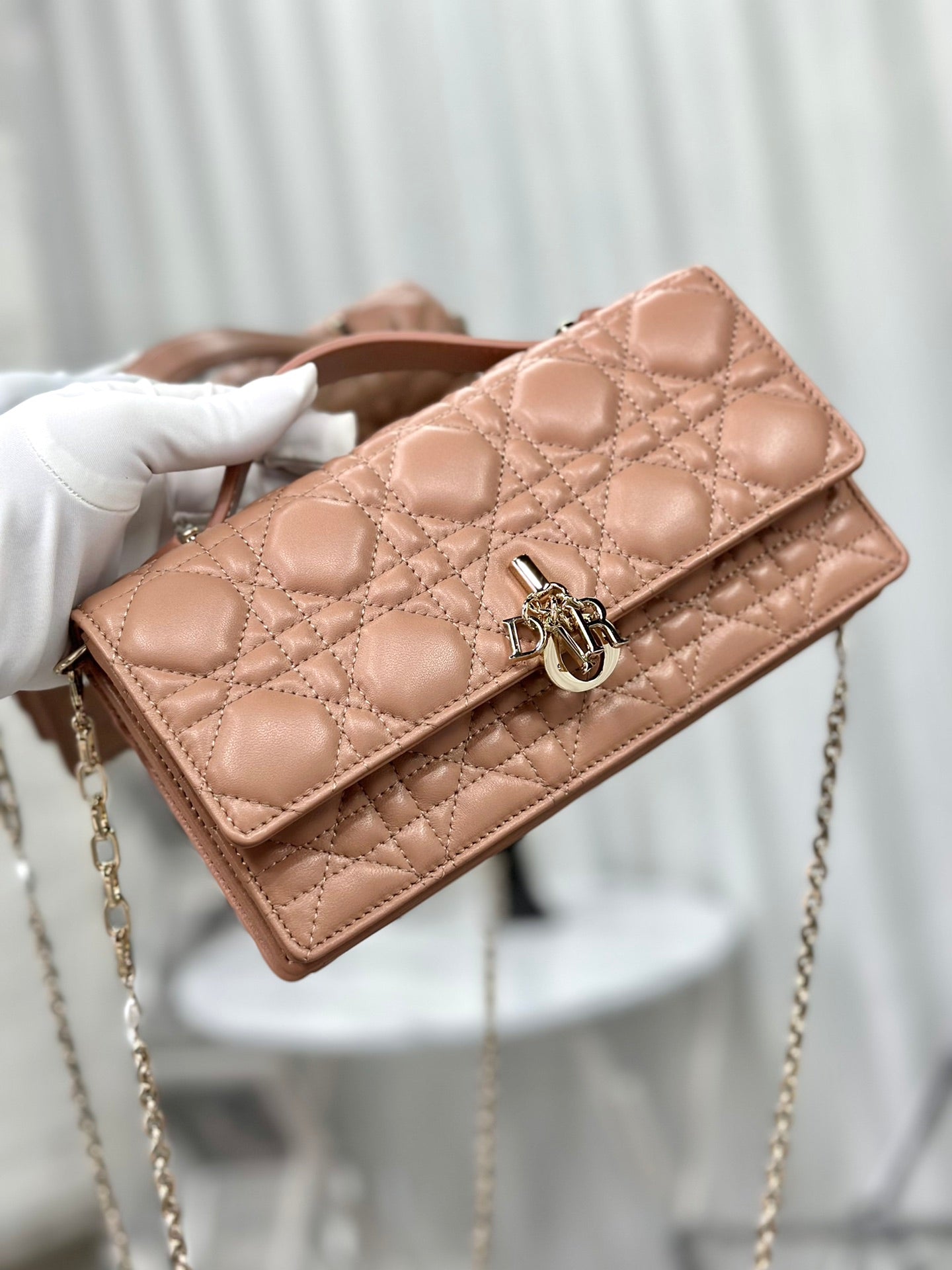 レディチェーンバッグ 21 アーモンドベージュ ラムスキン