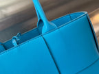 SMALL ARCO TOTE 30 IN CERULEAN BLUE LAMBSKIN