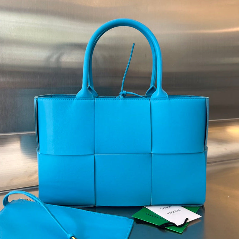 SMALL ARCO TOTE 30 IN CERULEAN BLUE LAMBSKIN