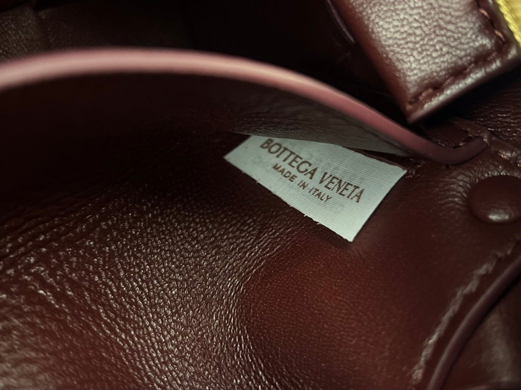 BRICK CASSETTE 28 IN WINE RED CALFSKIN