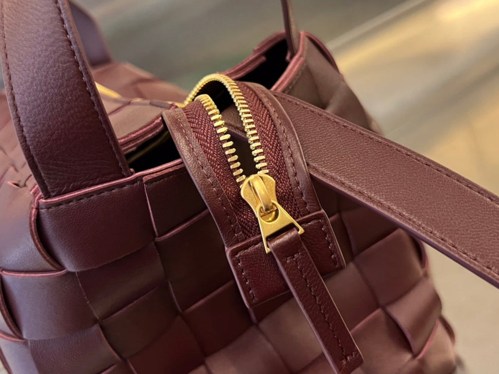 ミディアム 28 カセット チョコレートブラウン ラムスキン