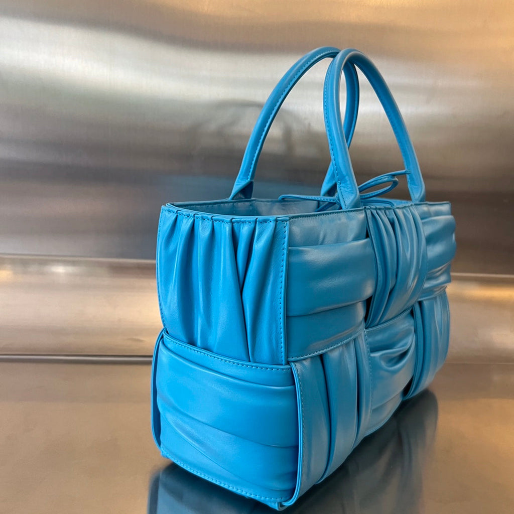 SMALL ARCO TOTE 30 IN CERULEAN BLUE SOFT LAMBSKIN