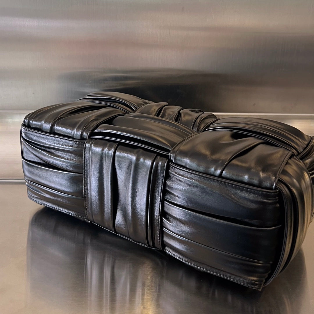 SMALL ARCO TOTE 30 IN BLACK SOFT LAMBSKIN