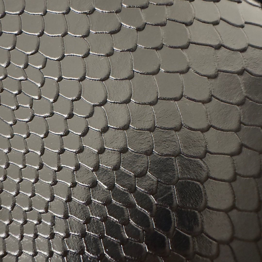 LE 5 À 7 ハンドバッグ 24インチ スネークパターン ブラック カーフスキン