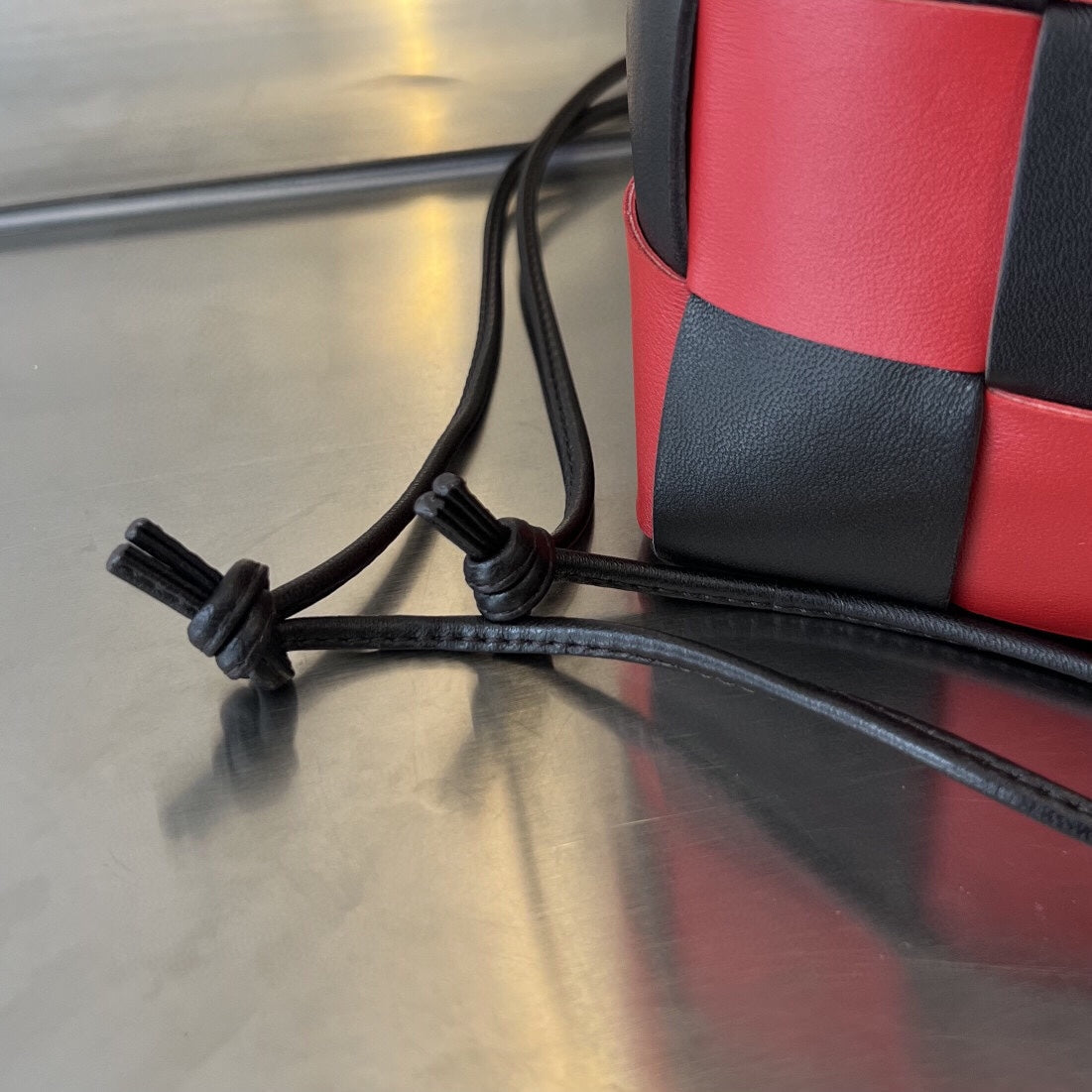 スモールカセットバケット 18インチ レッドミックスブラックカーフスキン