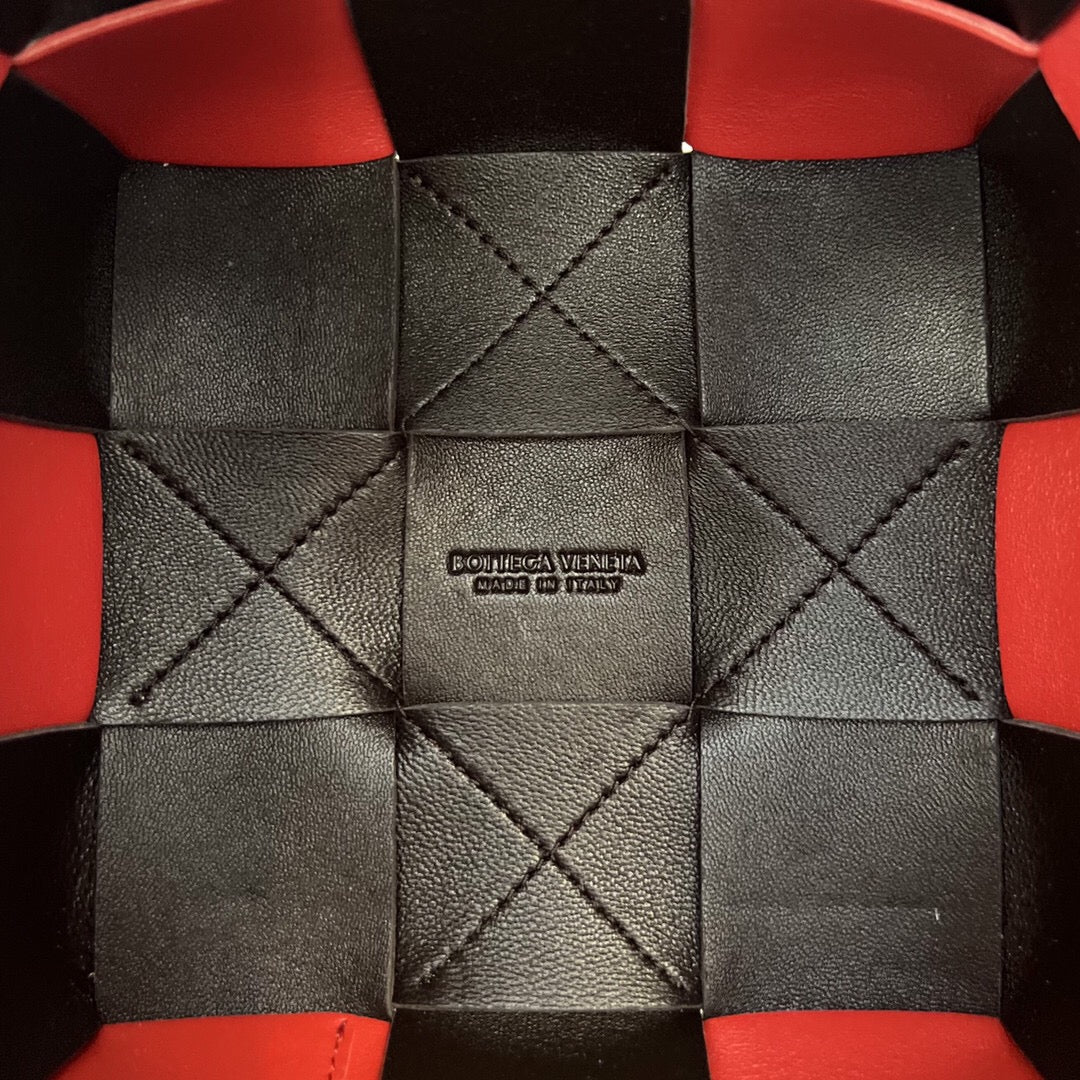 スモールカセットバケット 18インチ レッドミックスブラックカーフスキン