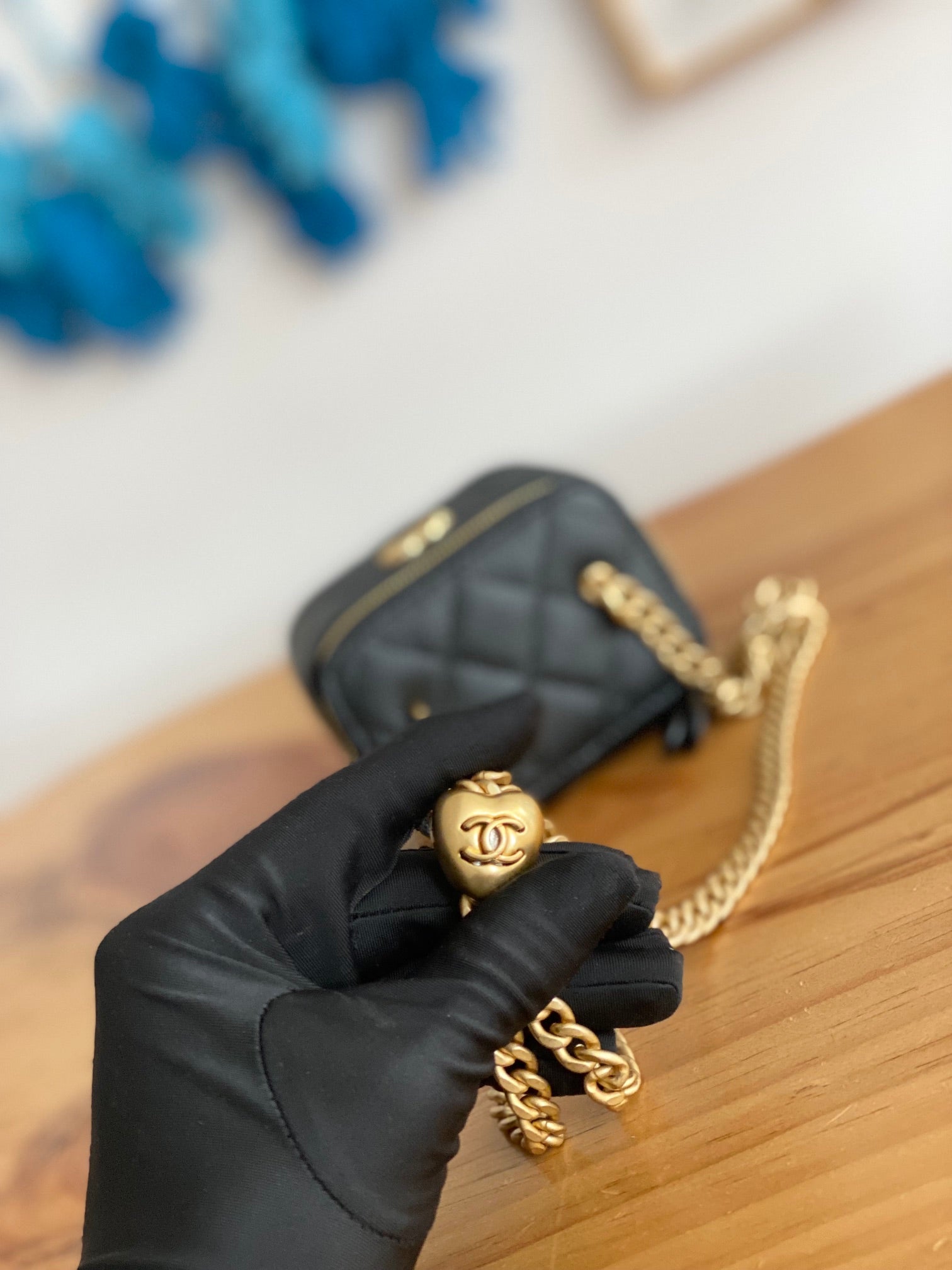 CC MINI 10 バニティ（ブラックカーフスキン、ゴールドハードウェア）