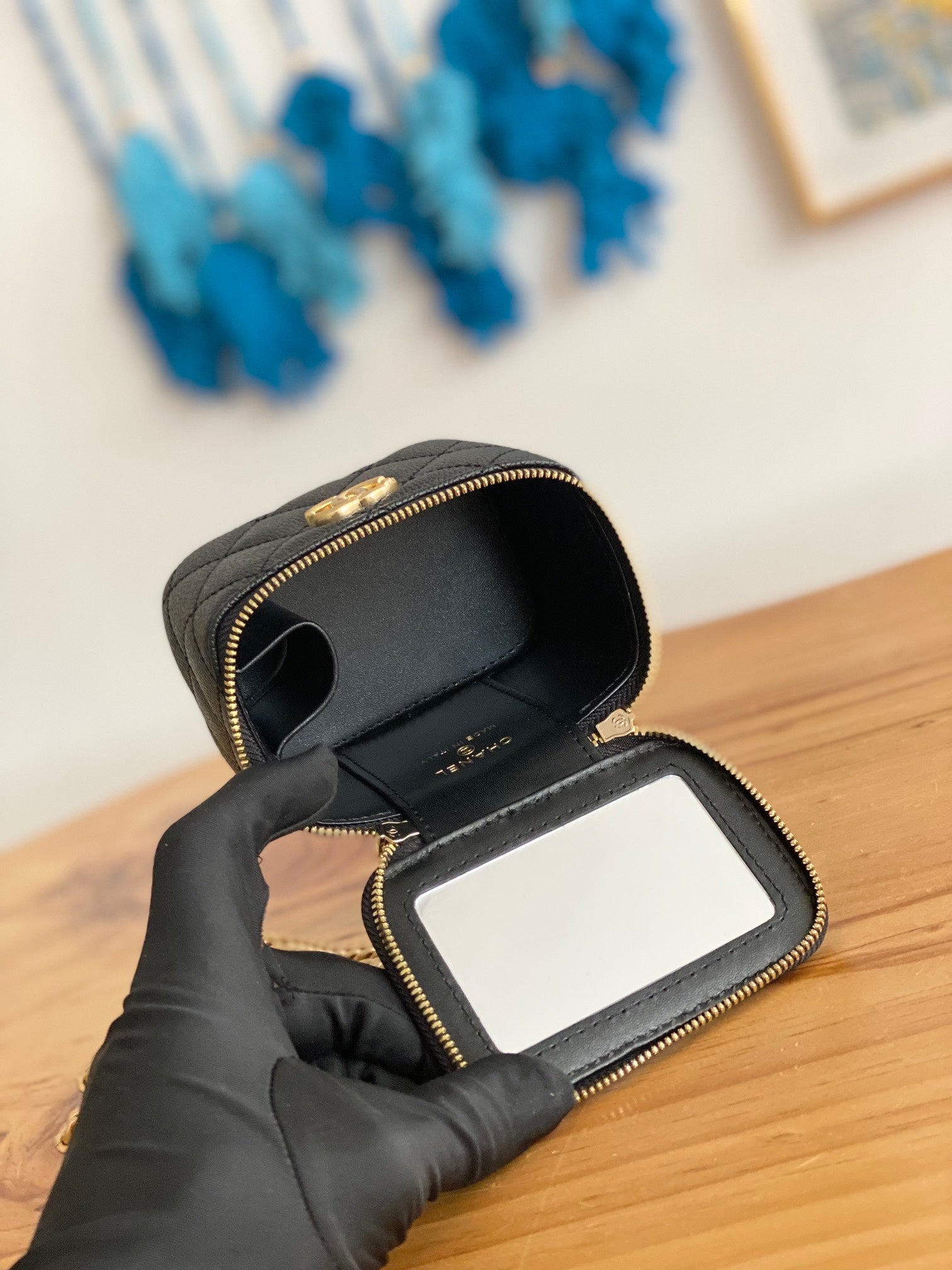 CC MINI 10 バニティ（ブラックカーフスキン、ゴールドハードウェア）