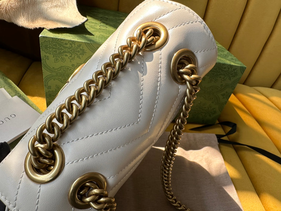 GGマーモント ミニ 18 ハンドバッグ（ホワイトカーフスキン）