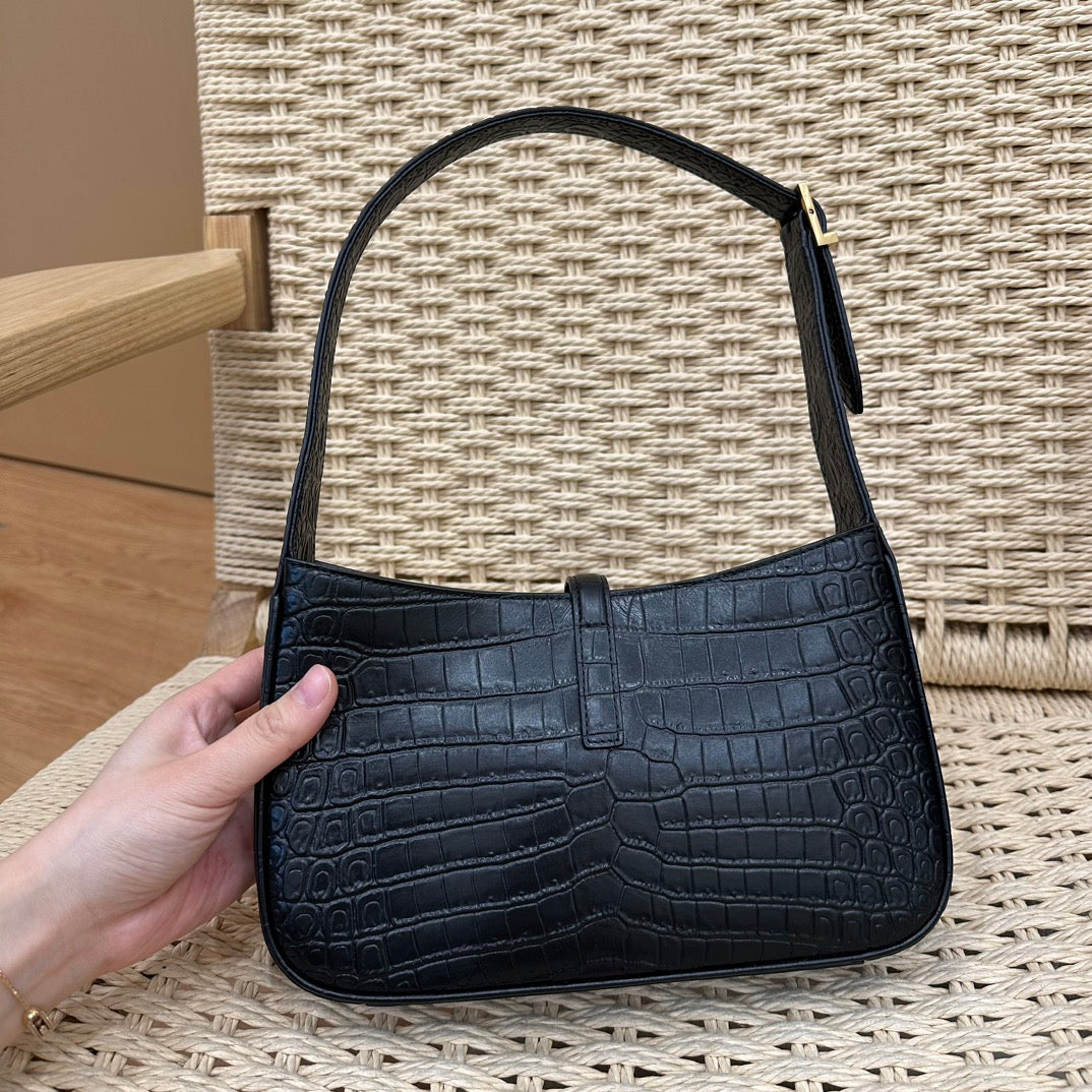 LE 5 À 7 バッグ 24 ブラック カーフスキン ホーボー