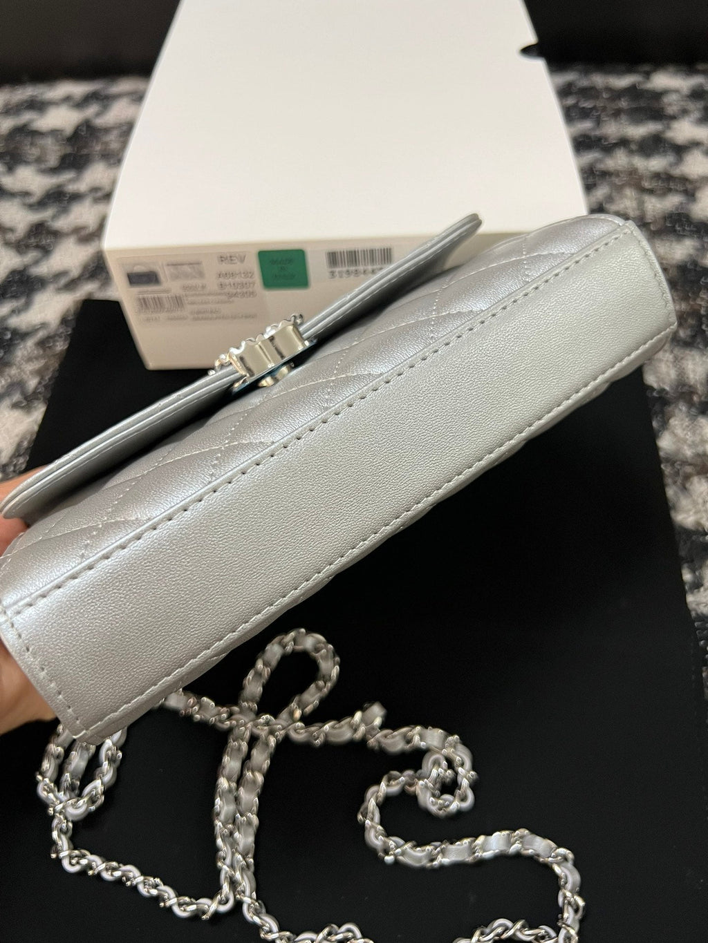 CC KELLY 18 BAG IN SILVER CALFSKIN WITH STRAP