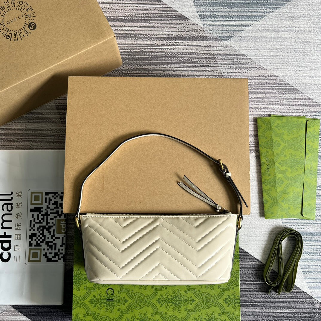 GGマーモント スモール 23 ハンドバッグ（ホワイトカーフスキン、ゴールドロゴ入り）