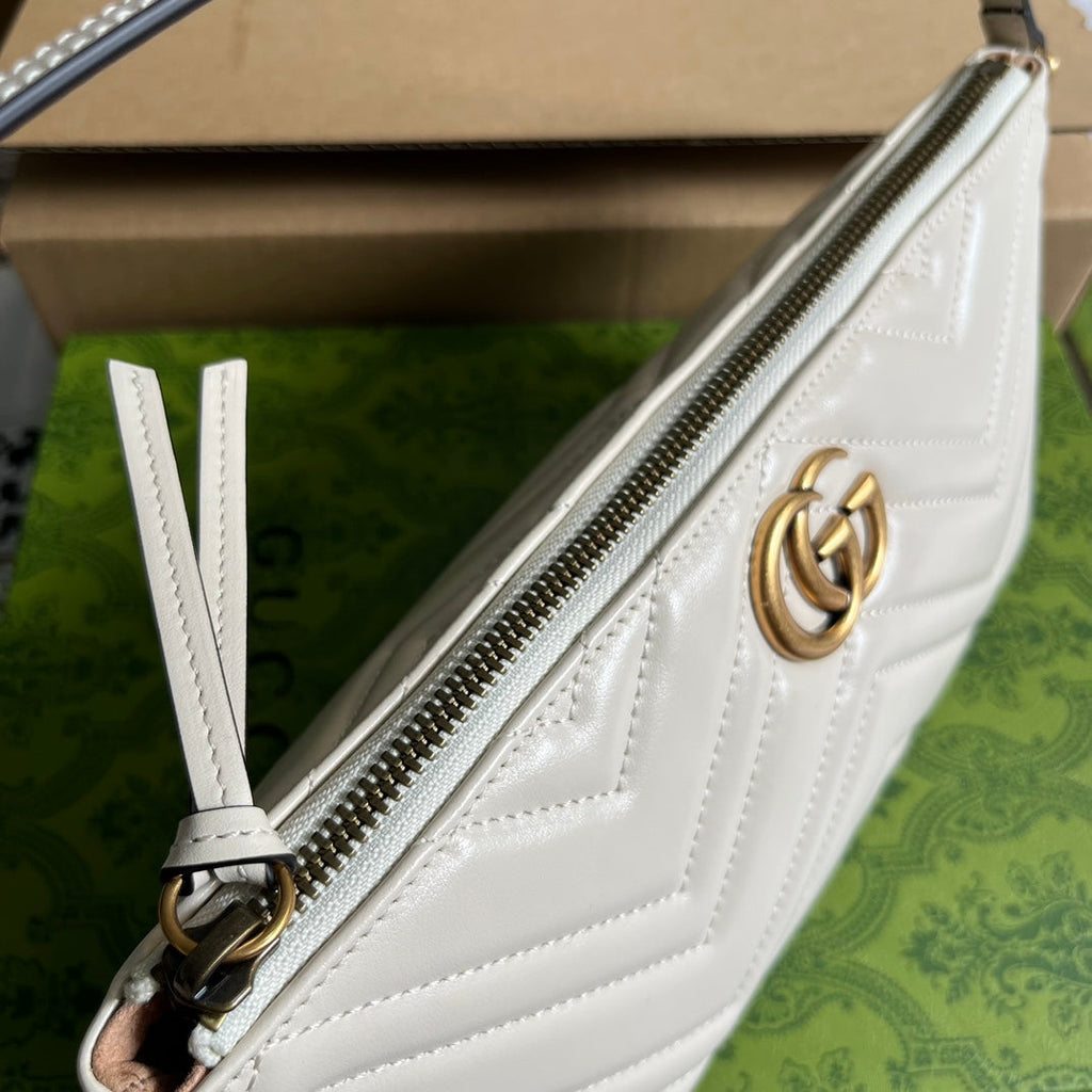 GG MARMONT SMALL 23 HANDBAG IN WHITE CALFSKIN WITH GOLDEN LOGO