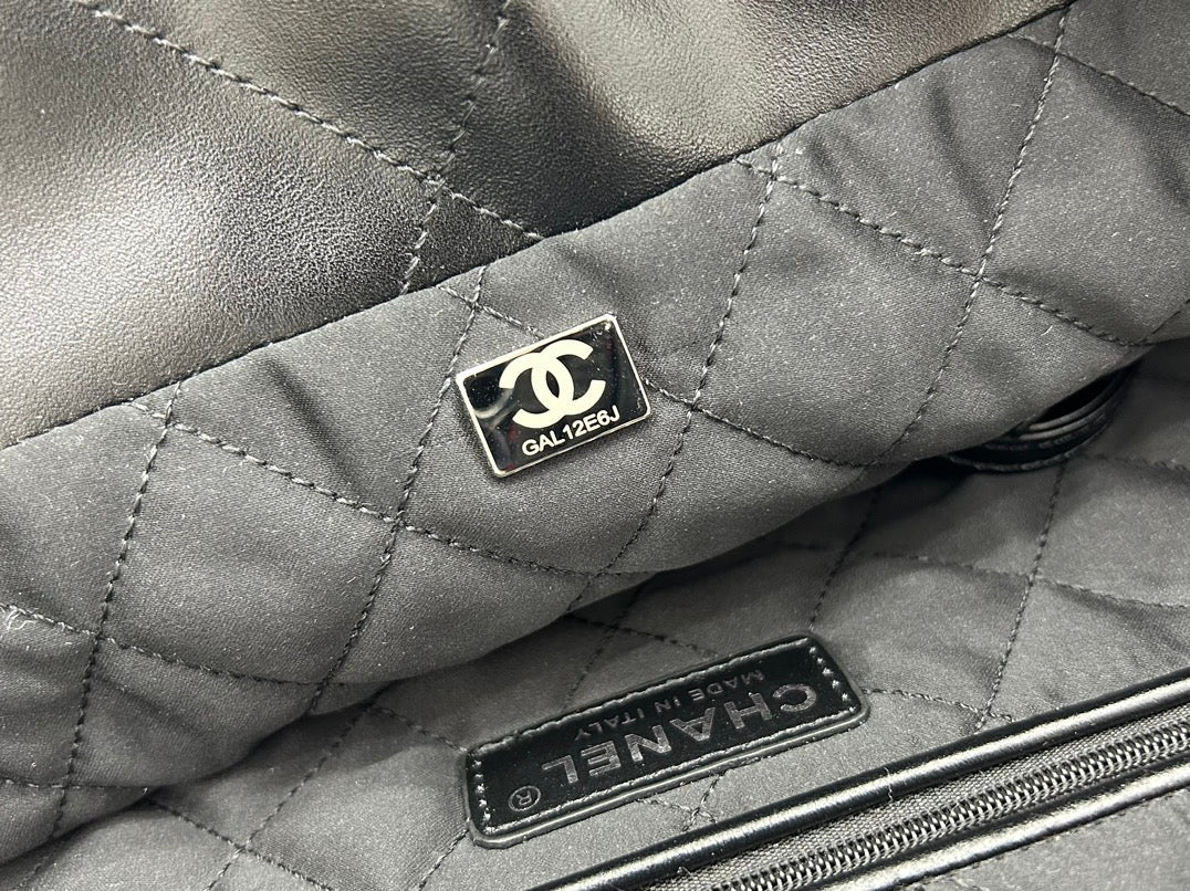 CC ラージ 42 ハンドバッグ（ブラックカーフスキン、シルバー金具）