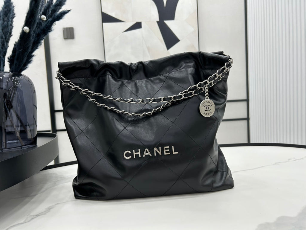 CC ラージ 42 ハンドバッグ（ブラックカーフスキン、シルバー金具）