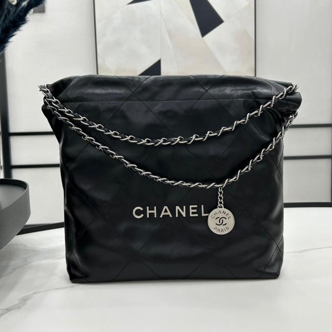 CC ミディアム 37 ハンドバッグ（ブラックカーフスキン、シルバー金具）