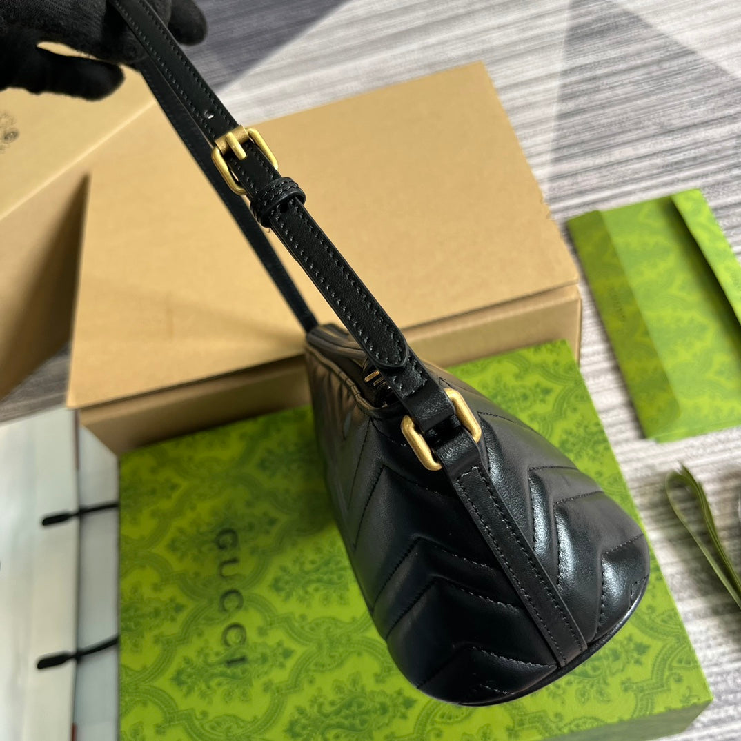 GGマーモント スモール 23 ハンドバッグ（ブラックカーフスキン、ゴールドロゴ入り）