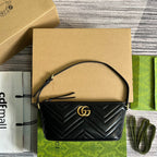 GGマーモント スモール 23 ハンドバッグ（ブラックカーフスキン、ゴールドロゴ入り）