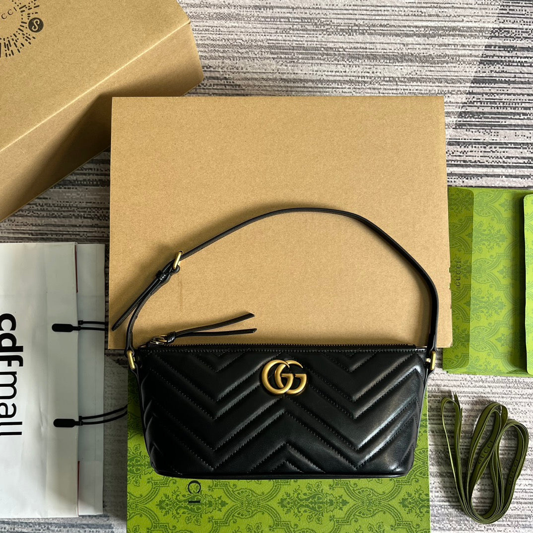 GGマーモント スモール 23 ハンドバッグ（ブラックカーフスキン、ゴールドロゴ入り）