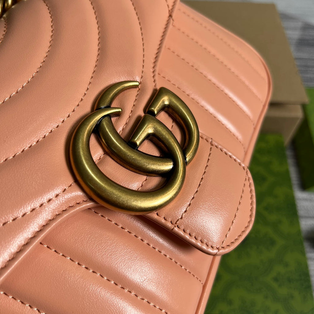 GGマーモント 26 クラシックバッグ（ピーチピンクカーフスキン）