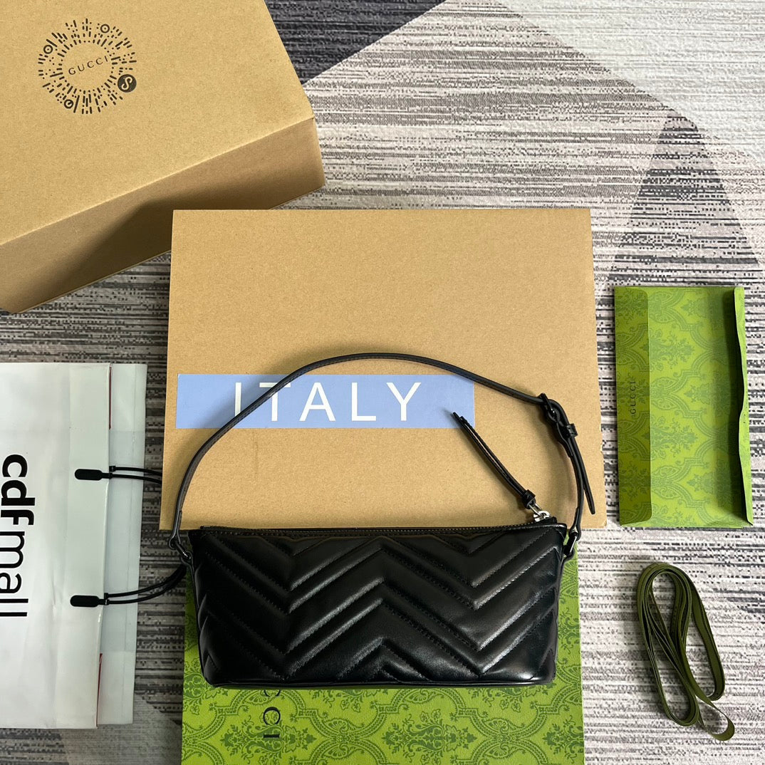 GGマーモント スモール 23 ハンドバッグ（ブラックカーフスキン）